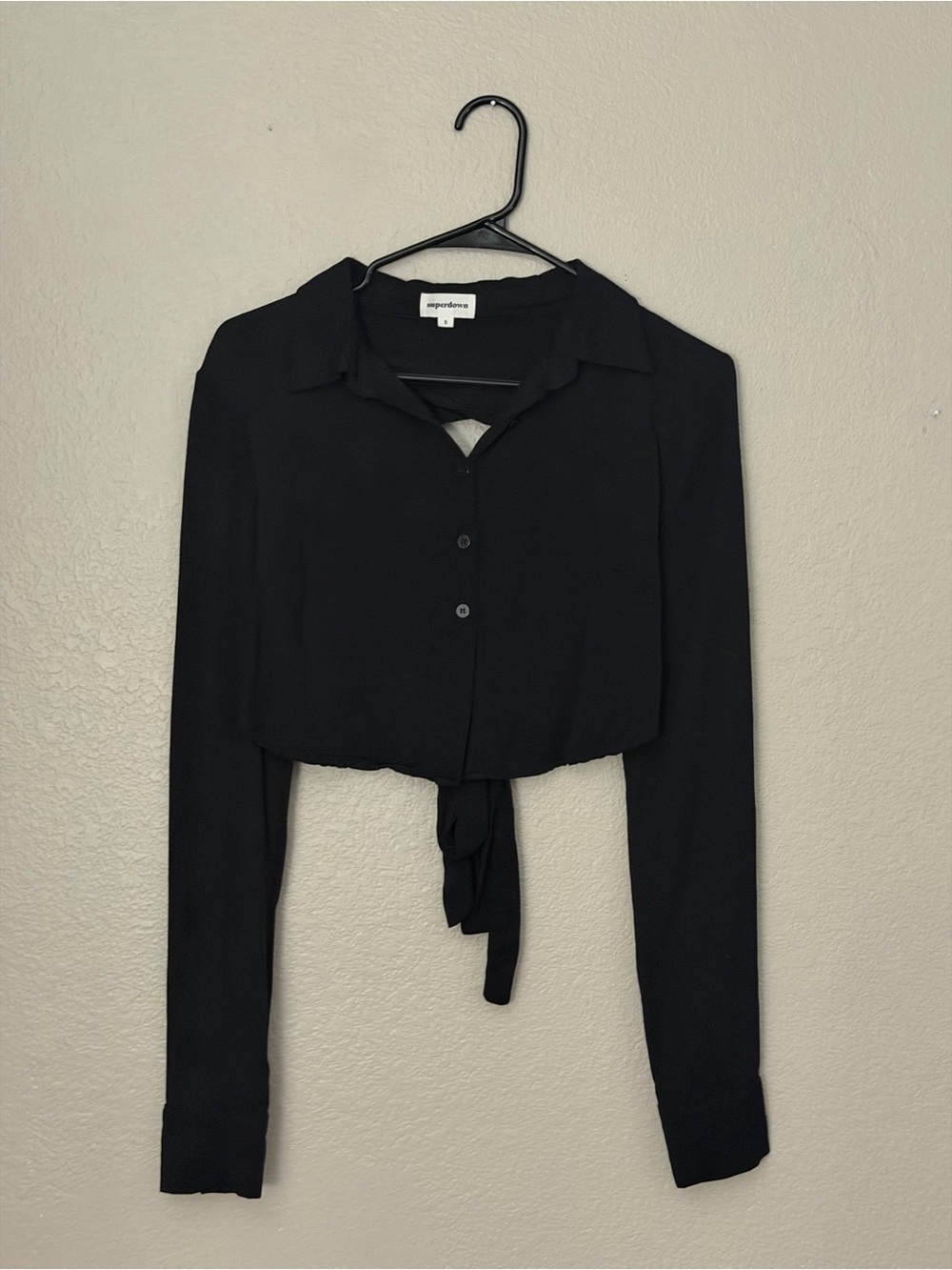 Superdown Caleb Top Black Cropped Button-Up Shirt View 3